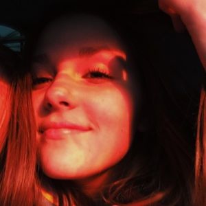 Meet your Posher, Lella